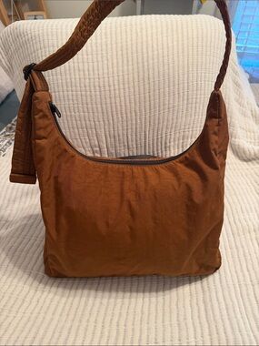 BAGGU Nylon Shoulder Bag in Rust Brown